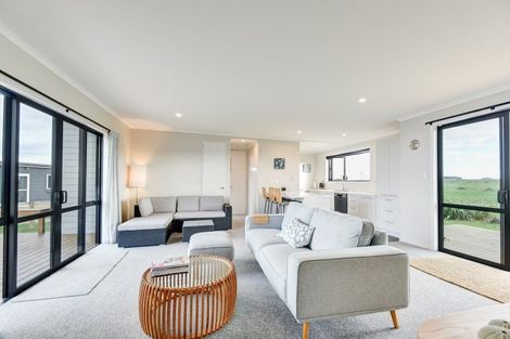 Photo of property in 23 Waipipi Road, Waverley, 4591