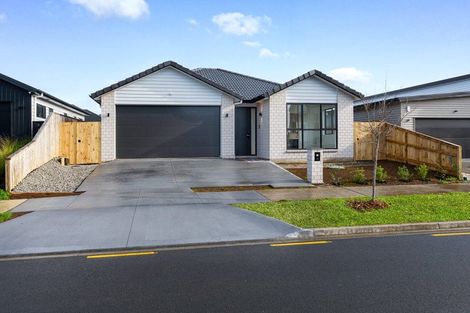 Photo of property in 17 Cara Avenue, Kumeu, 0810