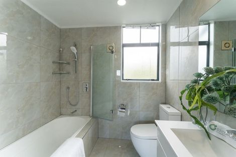 Photo of property in 50a Noeleen Street, Glenfield, Auckland, 0629