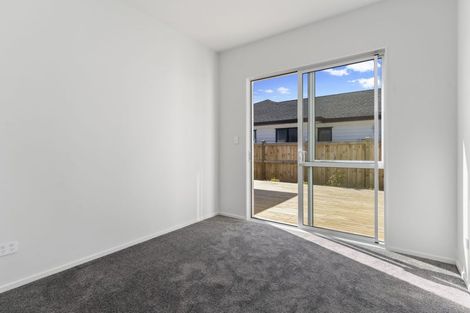 Photo of property in 16 Vinistra Road, Kumeu, 0810