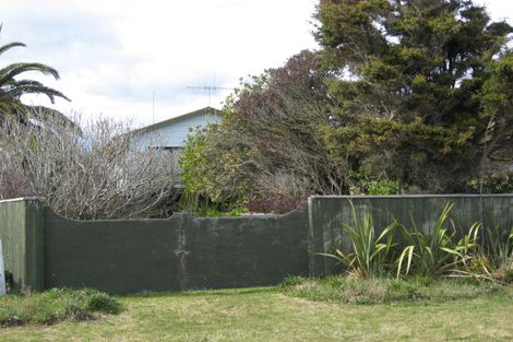 Photo of property in 21 Drake Street, Waikawa Beach, Manakau, 5573