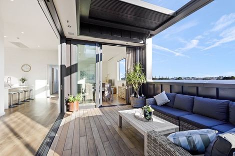 Photo of property in 7/14 Tamariki Avenue, Orewa, 0931