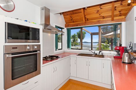 Photo of property in 25 Tapeka Road, Russell, 0202