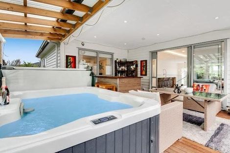 Photo of property in 140 Arran Point Parade, Orewa, 0931