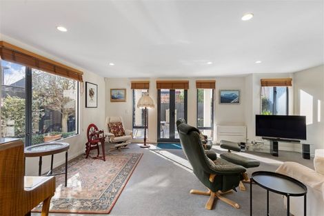 Photo of property in 77 Holly Road, St Albans, Christchurch, 8014