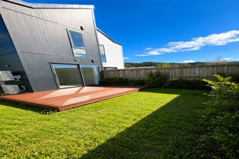 Photo of property in 9e Hinau Grove, Wainuiomata, Lower Hutt, 5014