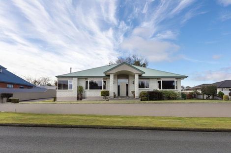 Photo of property in 118 Guy Street, Dannevirke, 4930