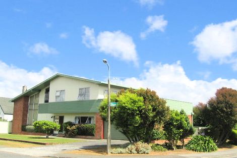 Photo of property in 1 Roband Crescent, Brown Owl, Upper Hutt, 5018