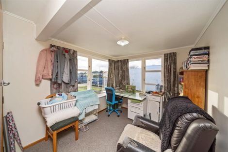 Photo of property in 6 Ngaio Place, Hawera, 4610