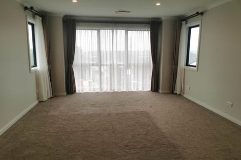 Photo of property in 21 Ascension Crescent, Orewa, 0931