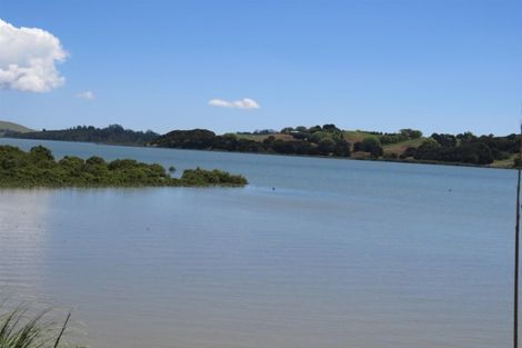 Photo of property in 18 Omarae Road, Pahi, Paparoa, 0571
