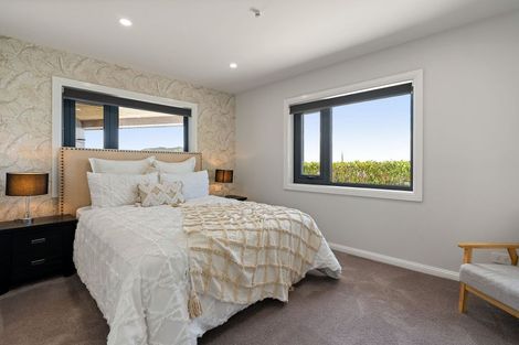 Photo of property in 35 Grumman Lane, Newlands, Wellington, 6037