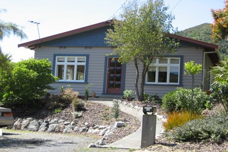 Photo of property in 56 Durham Street, Picton, 7220