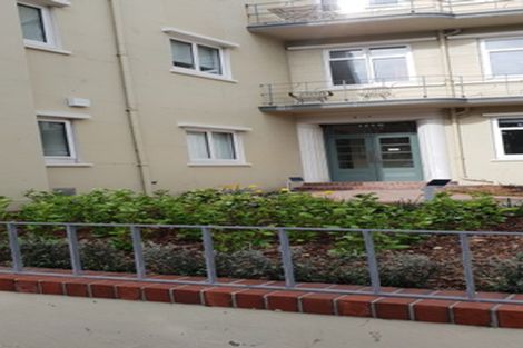 Photo of property in Fountain Court, 4/48 Oriental Parade, Oriental Bay, Wellington, 6011