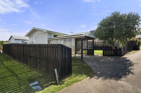 Photo of property in 3 Stevenson Road, Clarks Beach, 2122