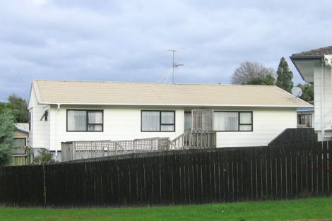 Photo of property in 22 Aldern Road, Massey, Auckland, 0614