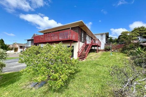 Photo of property in 1/4 Lydford Place, Glendene, Auckland, 0602