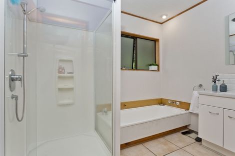 Photo of property in 1/51 Roberts Road, Glenfield, Auckland, 0629