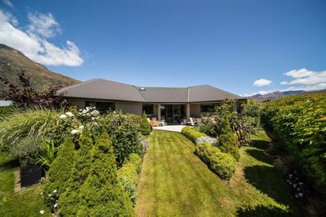 Photo of property in 1 Manorburn Place, Lake Hayes, Queenstown, 9304