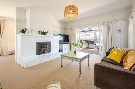 Photo of property in 2/128 Weston Road, St Albans, Christchurch, 8052