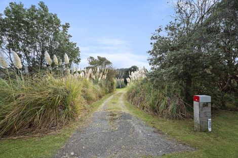 Photo of property in 64 Paetawa Road, Peka Peka, Waikanae, 5391
