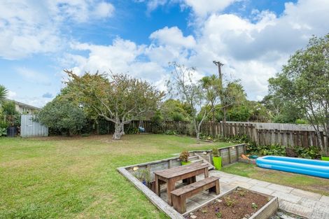 Photo of property in 112 Colwill Road, Massey, Auckland, 0614