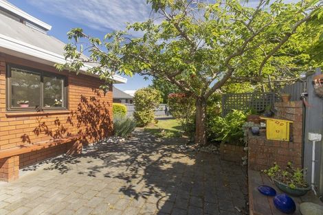 Photo of property in 12 Kamahi Place, Bishopdale, Christchurch, 8051