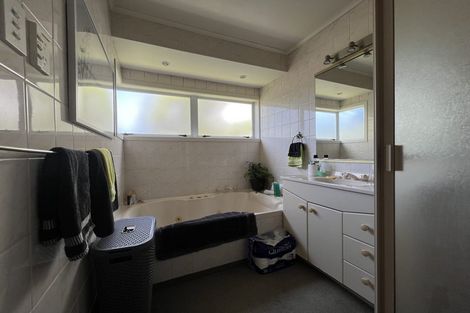 Photo of property in 9 Lynwood Place, Chedworth, Hamilton, 3210