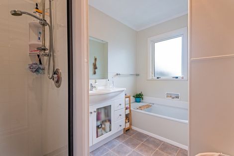 Photo of property in 27a Churchill Avenue, Hokowhitu, Palmerston North, 4410