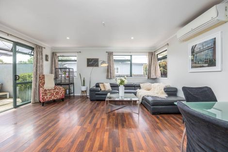 Photo of property in 17 Ashcroft Avenue, Mangere Bridge, Auckland, 2022