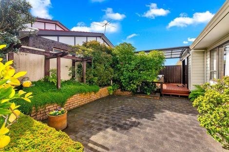 Photo of property in 18 Kennedy Avenue, Forrest Hill, Auckland, 0620
