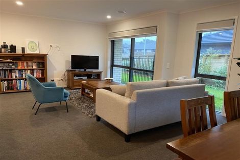 Photo of property in 4 Mooring Close, Whitby, Porirua, 5024