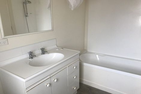 Photo of property in 936 East Coast Road, Northcross, Auckland, 0630