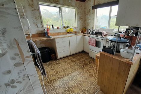 Photo of property in 31 Powells Road, Cable Bay, 0420