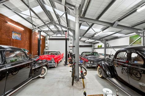 Photo of property in 80 Station Road, Kumeu, 0891