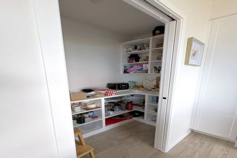 Photo of property in 37 Boeing Way, Newlands, Wellington, 6037