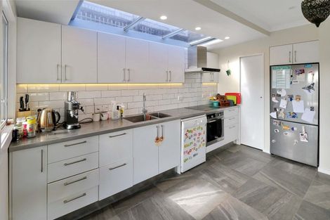 Photo of property in 27 Kellsmere Crescent, Island Bay, Wellington, 6023