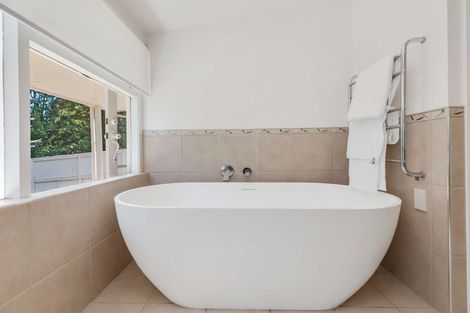 Photo of property in 207 Woodlands Park Road, Titirangi, Auckland, 0604