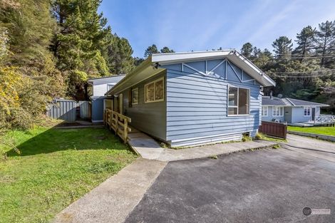 Photo of property in 2/22 Shackleton Grove, Stokes Valley, Lower Hutt, 5019