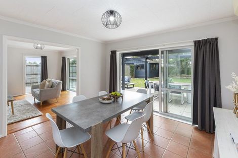 Photo of property in 12 Heathglen Avenue, Parklands, Christchurch, 8083