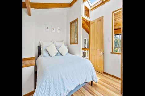 Photo of property in 55 Rayner Road, Piha, New Lynn, 0772