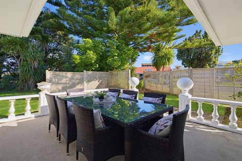 Photo of property in 14 Norfolk Rise, Waiuku, 2123