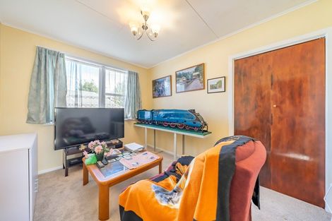 Photo of property in 22 Oregon Drive, Maoribank, Upper Hutt, 5018