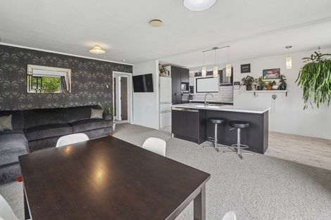 Photo of property in 43 Matthew Place, Kawaha Point, Rotorua, 3010