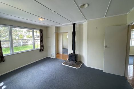 Photo of property in 12 Gill Avenue, Te Atatu Peninsula, Auckland, 0610