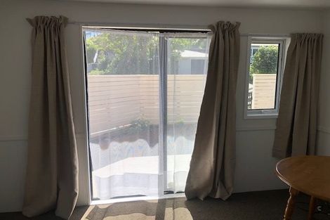 Photo of property in 20a Lyndfield Lane, Newlands, Wellington, 6037