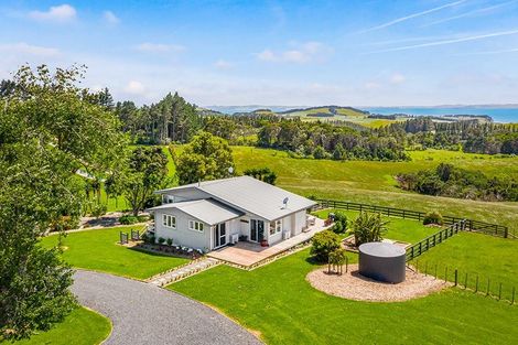 Photo of property in 79 Fuller Road, South Head, Helensville, 0874