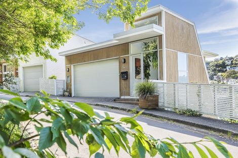 Photo of property in 28 Tiketike Way, Brooklyn, Wellington, 6021