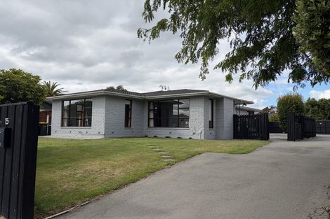 Photo of property in 15 Talltree Avenue, Avonhead, Christchurch, 8042