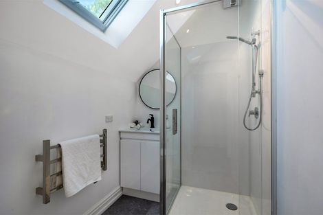 Photo of property in 105 Grassmere Road, Henderson Valley, Auckland, 0612